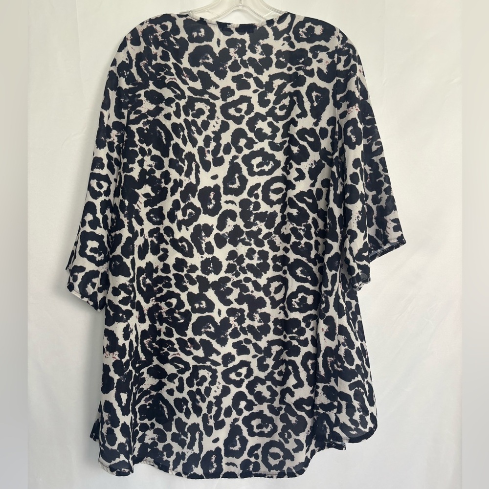 Pink Milly leopard print open-front garment is a lightweight, sheer kimono - Picture 8 of 10